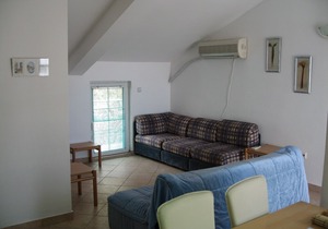 Spacious apartment on the Budva Riviera, 350 metres from a beautiful beach in Rafailovici