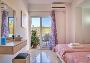 Villa for 8, with Private Pool in Kavallos in Kavallos