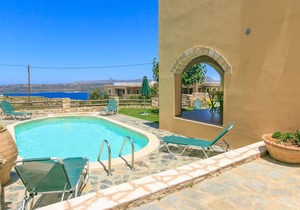 Villa Neria: Large Private Pool, Sea Views, A/C, WiFi in Aptera