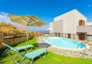 Villa Stratos: Large Private Pool, Sea Views, A/C, WiFi, Eco-Friendly in Aptera