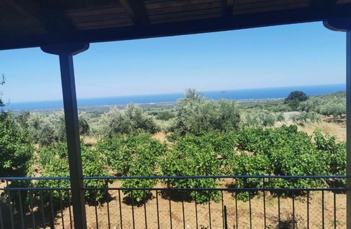 Trifylia Villa | Εφχαριστη βιλα με εσωτερικο τζακι