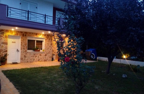 Chalcis House | ΙΣΟΓΕΙΟ ΚΑΤΟΙΚΙΑΣ κηπος