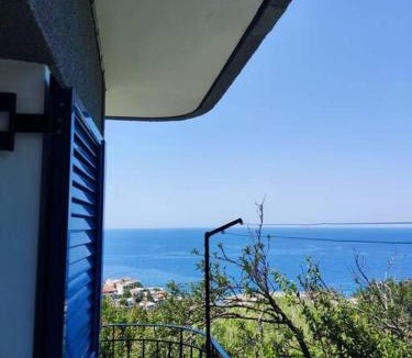 Ikaria House | Μπλέ σπίτι