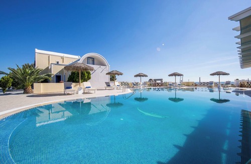 Agios Georgios Apartment | 1- bed apt Near Black Beach-sleeps 4-parking