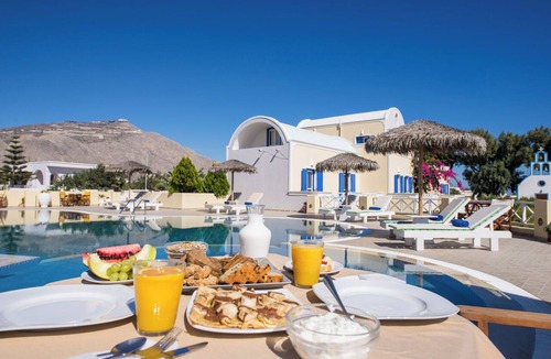 Agios Georgios Apartment | 1- bed apt Near Black Beach-sleeps 4-parking