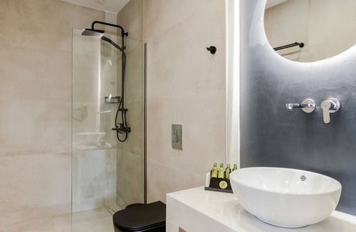 Vasilikos Apartment | 1-Bedroom Apartment with Pool View - Lagoon Luxury Suites