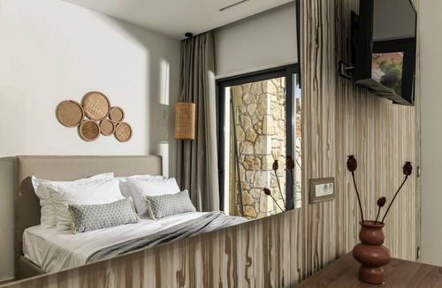Vasilikos Apartment | 1-Bedroom Apartment with Pool View - Lagoon Luxury Suites