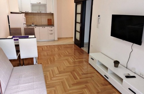 Lazi Apartment | 1-bedroom apartment witha park view "Podmaine 18"