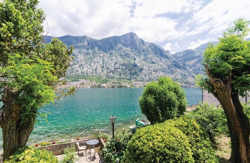 Kotor House | 1 bedroom beach front home in Kotor