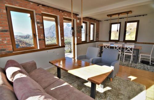 Plav House | 1060 Meet Eat Hike & Tour