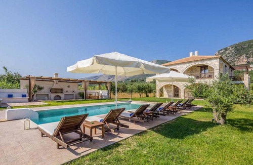 Alykes Villa | 150 m² Villa ∙ 4 bedrooms ∙ 8 guests