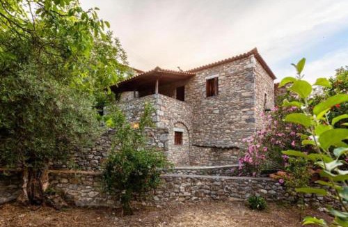 Lefktron Villa | 19th Century Stone Villa, Serence Garden! - Athina's Villa Mani