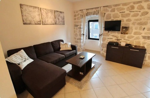 Dobrota Apartment | 1bd apartment in beautiful stone house in Dobrota No. 3