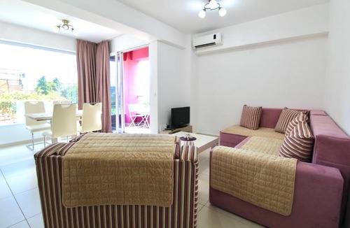 Zeljeznica Apartment | 1bd Ilino Sunny Apt w Balcony "Edita"