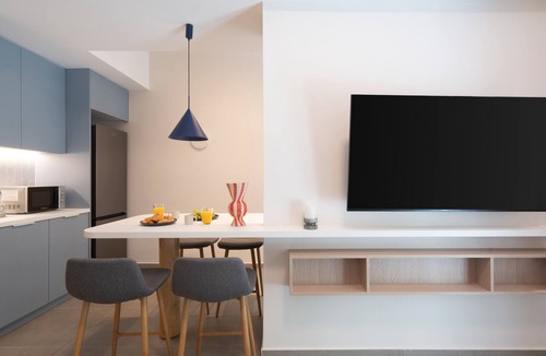 Kallithea Apartment | 1BR Next to Metro Modern Living & Arcade Machine