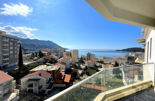 Becici Apartment | 2-bedroom, 2-bathroom apartment IVIL in delightful Bečići with swimming pool, AC