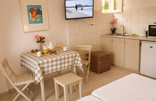 Gouvia House | 2 Bedroom Apartment, Balconies & Pool - Apt 3