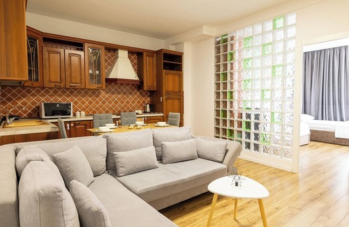 Tirana Apartment | 2-bedroom apartment in amazing Tiranë with AC and comfort