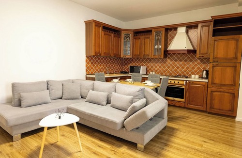 Tirana Apartment | 2-bedroom apartment in amazing Tiranë with AC and comfort
