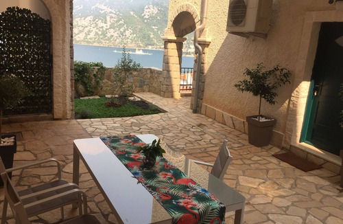 Donja Kostanjica Apartment | 2 bedroom apartment with private beach and swimming pool in Kotor Bay