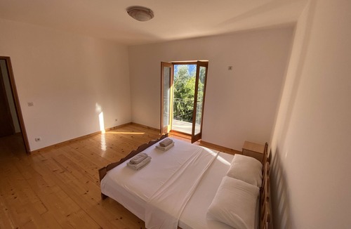Prcanj Apartment | 2 Bedroom Apartment with Beautiful Views