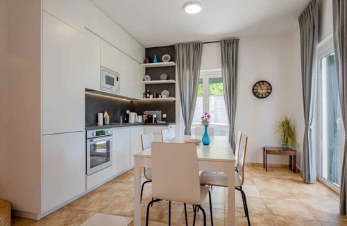 Krimovica Apartment | 2 bedroom awesome apartment in Kotor