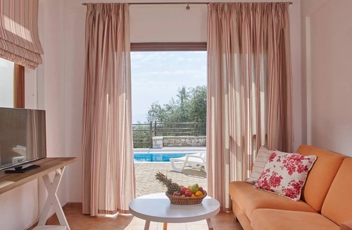 Ieromonachos House | 2 Bedroom Suite Sea View with Jetted Tub