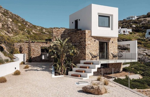 Maragas Villa | 2 minutes walk from Plaka Beach, jacuzzi and infinity pool