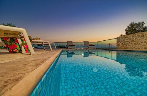 Limeniskos Villa | 2 steps Falasarna beach-Liakos- Homeleader