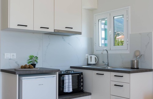 Leivathos House | 206 - Deluxe Queen Studio with sea view