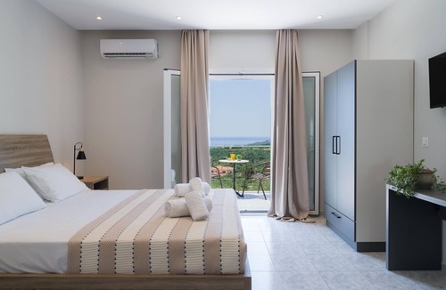Leivathos House | 206 - Deluxe Queen Studio with sea view