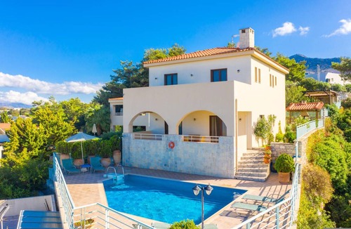 Roussospiti Villa | 220 m² Villa ∙ 3 bedrooms ∙ 6 guests