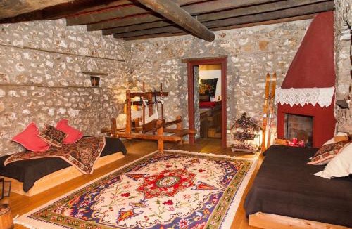 Lilaia House | 260m2 Unique mountain house in Lilea Parnasos