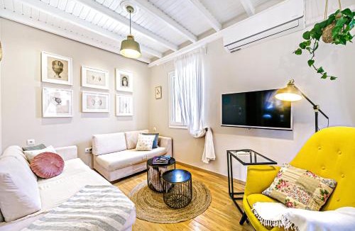 Old Town Apartment | 2BDR Top Floor Apartment-Heart of Corfu Old Town