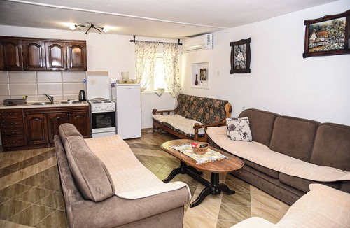 Pricelje Apartment | 2BR Apartment Forest Paradise