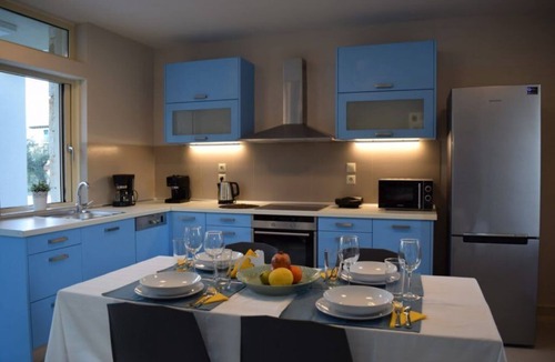 Messonghi House | 2BR Villa Private Pool Garden Whirlpool BBQ Parking