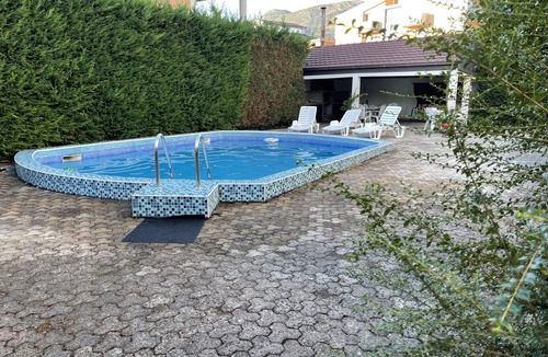 Bar Apartment | 3 Bedroom Apartment with pool