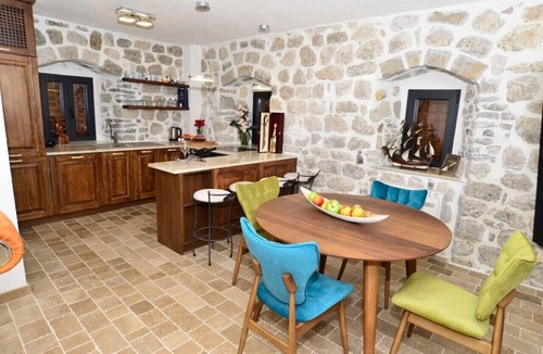 Kotor Villa | 3 Bedroom House on Sea