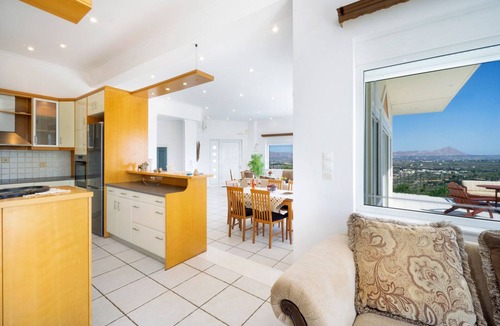 Pitharion Villa | 3-bedroom Villa Afroditi
