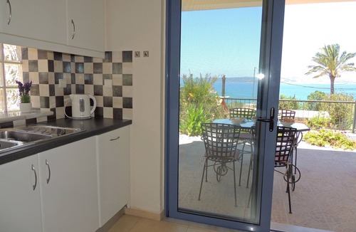 Apokoronas Villa | 3 Bedroom Villa , infinity pool, stunning sea & mountain views, close to beach.