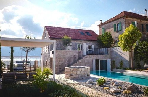 Tomicici Villa | 3 bedroom villa w/pvt pool, direct sea acess