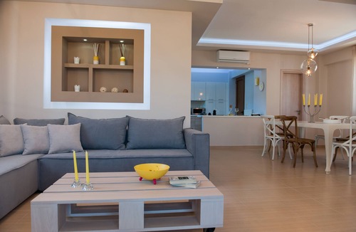 Adele Villa | 3-level Villa in close driving distance to beach