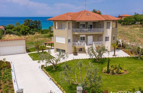 Nea Potidaia Villa | 311 m² Villa ∙ 6 bedrooms ∙ 13 guests