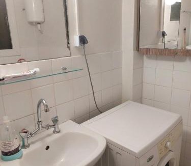 Athens Hostel | 3beds in prv room 5' from metro