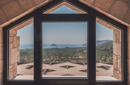 Pantokratoras Villa | 3BR Villa with Lovely Sea Views AC Mini Bar