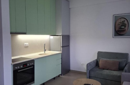 Shkembi i Kavajes Apartment | 3Min to Sea Retreat