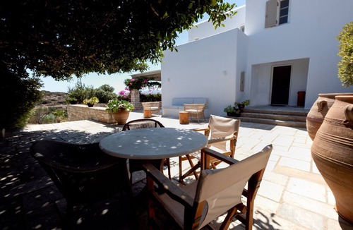 Nea Cryssi Akti Villa | 4 bedroom accommodation in Parikia