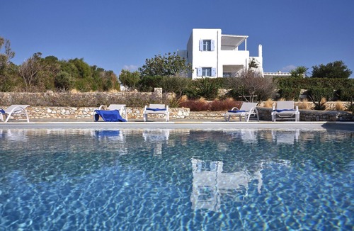 Nea Cryssi Akti Villa | 4 bedroom accommodation in Parikia