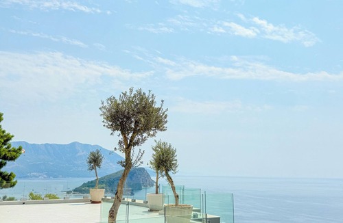 Budva Villa | 4-bedroom Villa in Budva w/Private Pool & Sauna