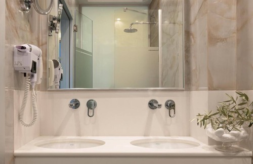 Metamorfosi House | 4-You